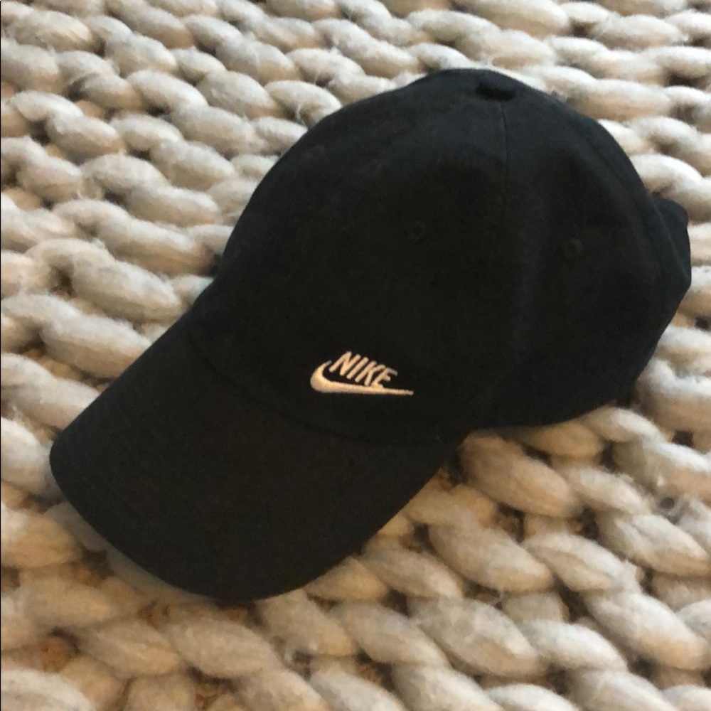 Nike hat with adjustable strap